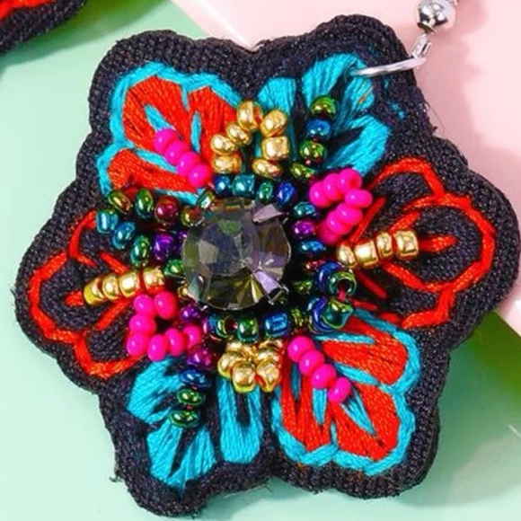 🎉HP🎉 🦋 3/$24 Colorful embroidered and beaded floral earrings / NWOT - Picture 4 of 4